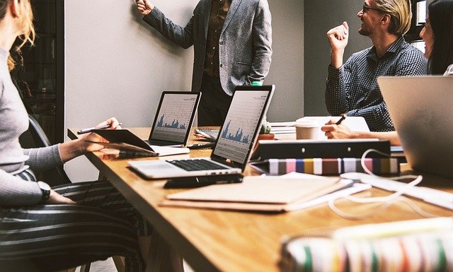 Best AI Recruiting and Hiring Tools 2026: HireVue vs Eightfold vs Phenom vs Paradox vs Beamery - Illustration
