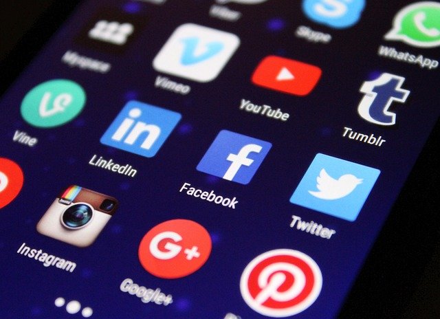 Best AI Social Media Analytics Tools 2026: Sprout Social vs Hootsuite vs Brandwatch vs Sprinklr vs Meltwater